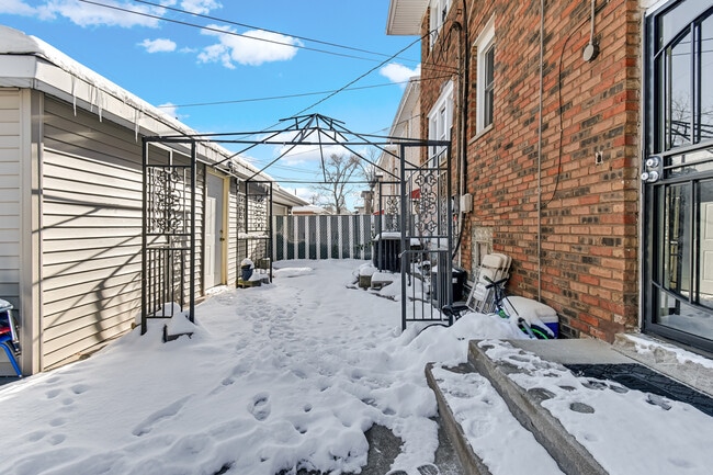 Building Photo - 403 Prairie Ave