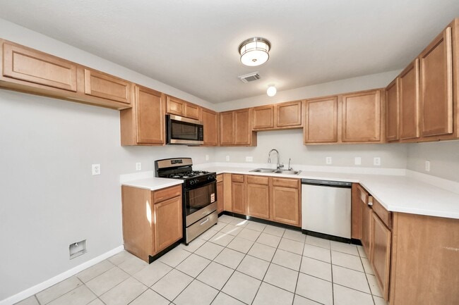 Building Photo - 6446 Mountain Pines Ln