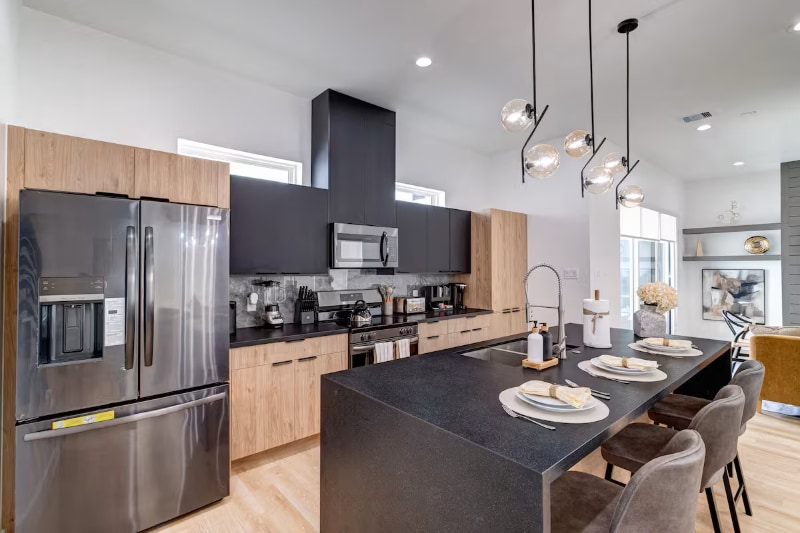 Building Photo - 3008 Delano St