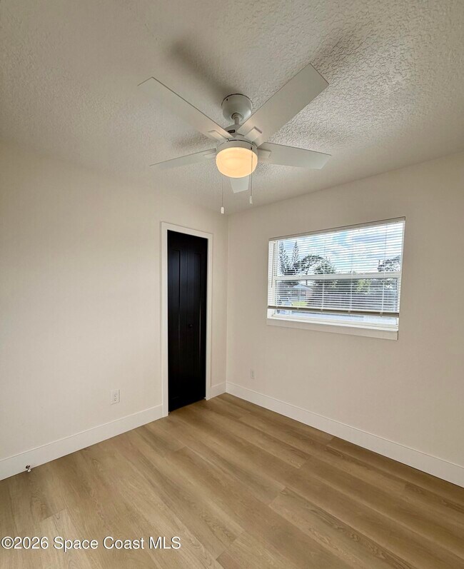 Building Photo - 557 Chantilly Dr