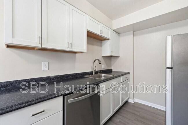 Building Photo - 6601 E 128th St