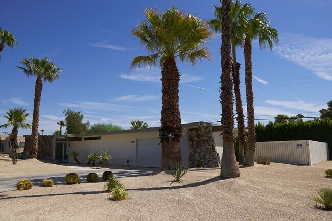 Building Photo - 2900 N Chuperosa Rd
