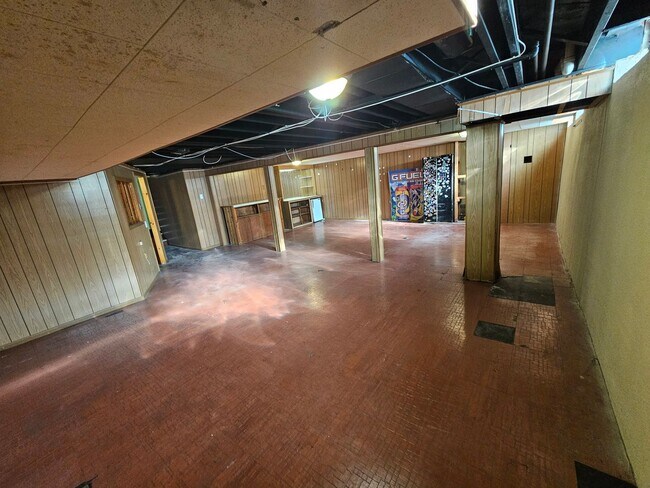 Building Photo - Come see your new home!