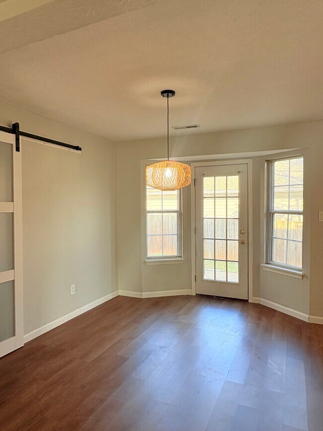 Building Photo - 2820 N Mill Pl