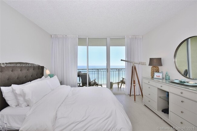 Building Photo - 17375 Collins Ave