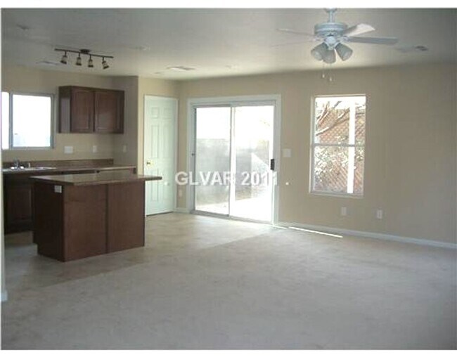 Building Photo - Spacious and Open Floor Plan. 3 Bedroom 2....