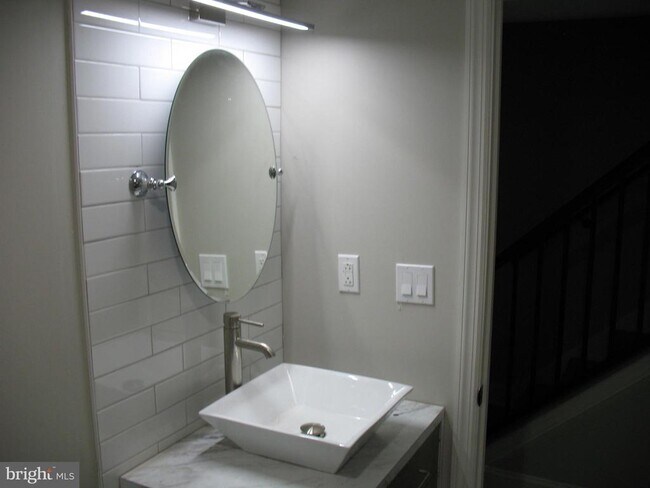 Building Photo - 1804-6 Kings Hwy