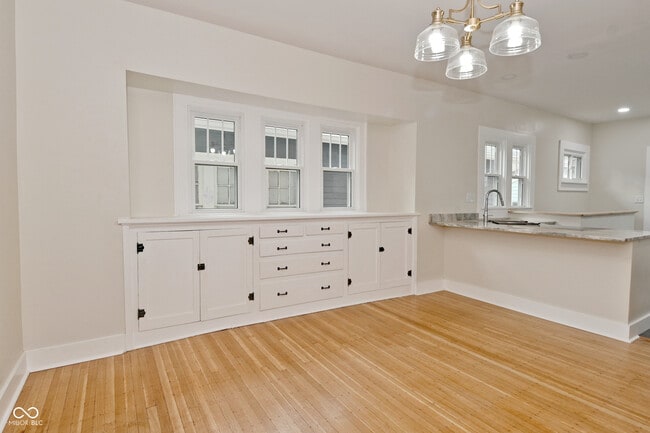 Building Photo - 3928 N Kenwood Ave