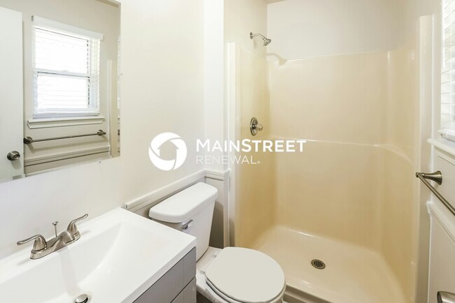 Building Photo - 4 Bedroom Pet-Friendly Home in KANSAS CITY, MO with Main Street Renewal