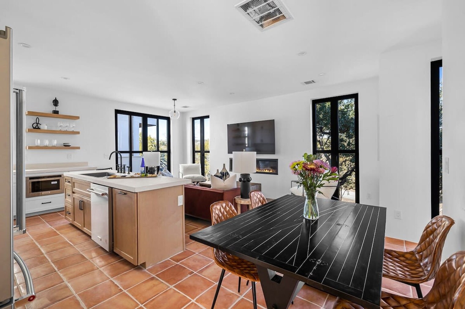 Building Photo - 2701 Bumble Bee Dr