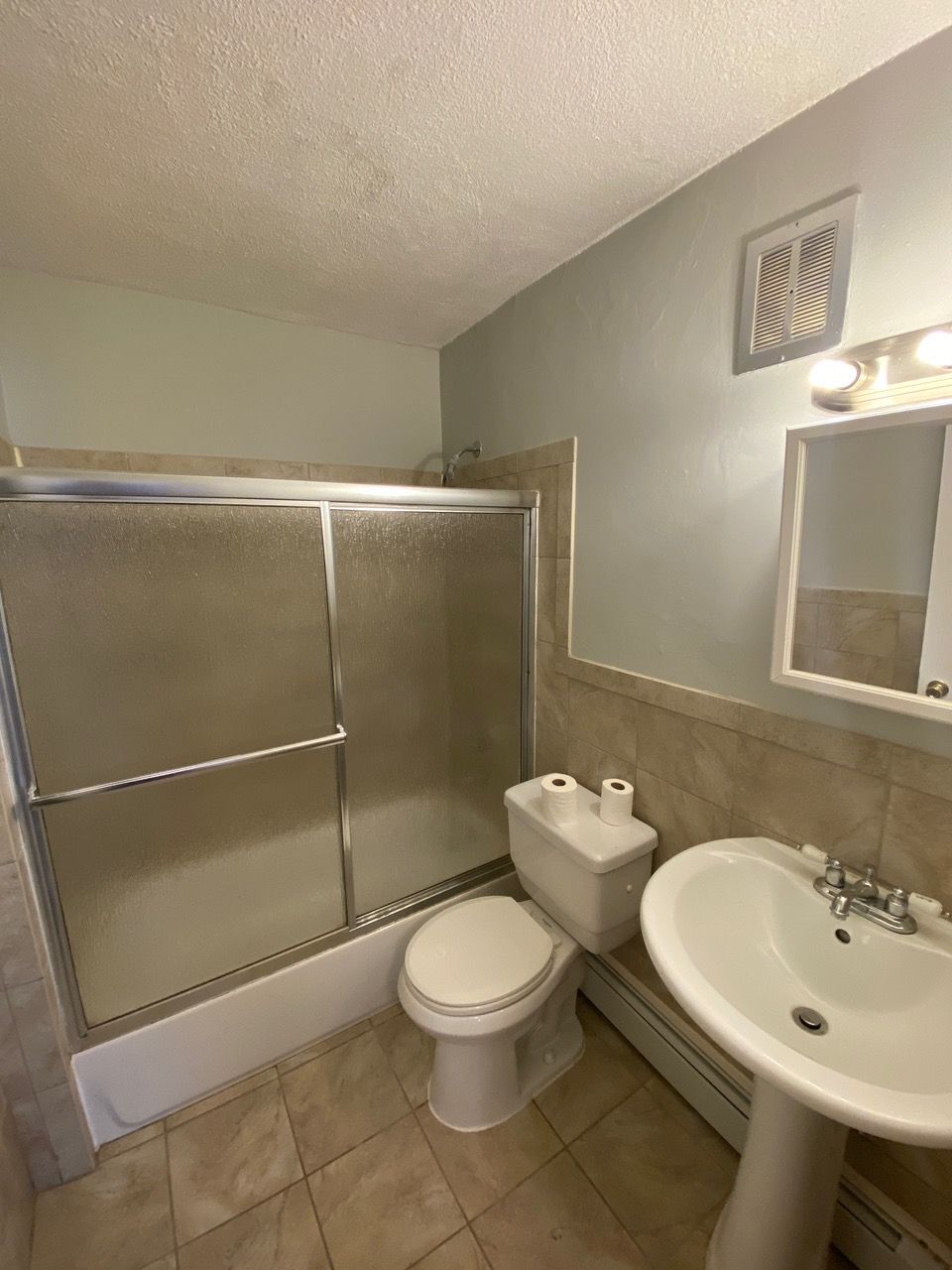 Building Photo - 20 Dix St