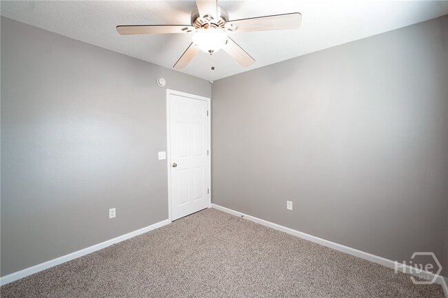 Building Photo - 170 Willow Oak Dr