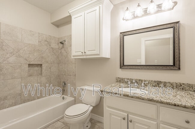 Building Photo - 2121 Normal Park Dr