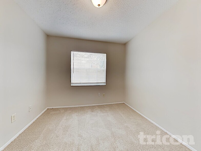 Building Photo - 14607 Knoll Ridge Dr