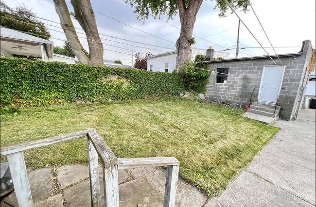 Building Photo - 329 N Lincoln Ave