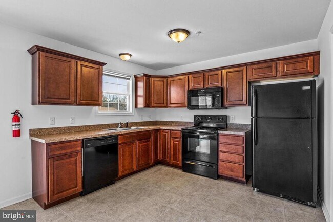 Building Photo - 16 Breezewood Dr