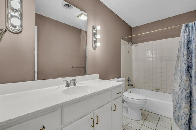 Building Photo - Renovated 4 Bedroom 3 Home for Rent!