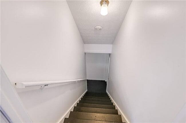 Building Photo - 4711 Nutmeg Way SW