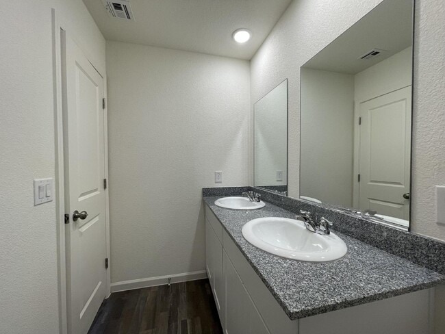 Building Photo - $1,675 rent - Home in gated community with...
