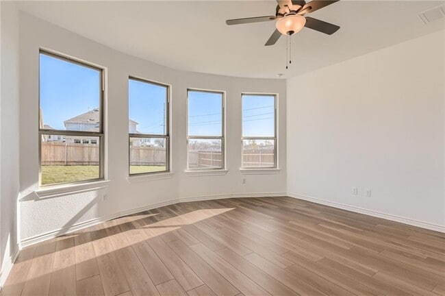 Building Photo - 102 White Aster Ct