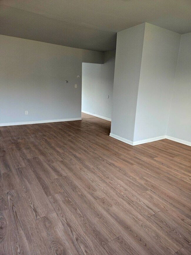 Building Photo - 2 bedroom, 1 bathroom