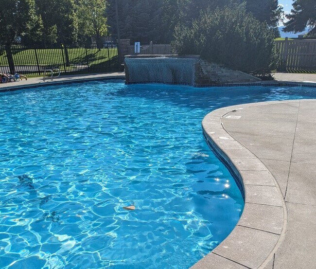 Building Photo - 2421 Owens Ave