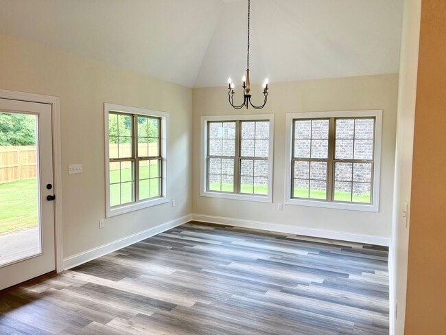 Building Photo - FOR Rent – 3 Bedroom, 2 Bath!