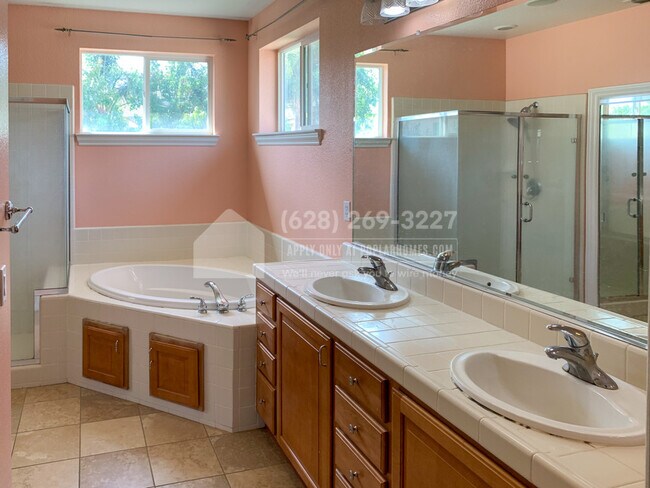 Building Photo - 2734 Macon Dr