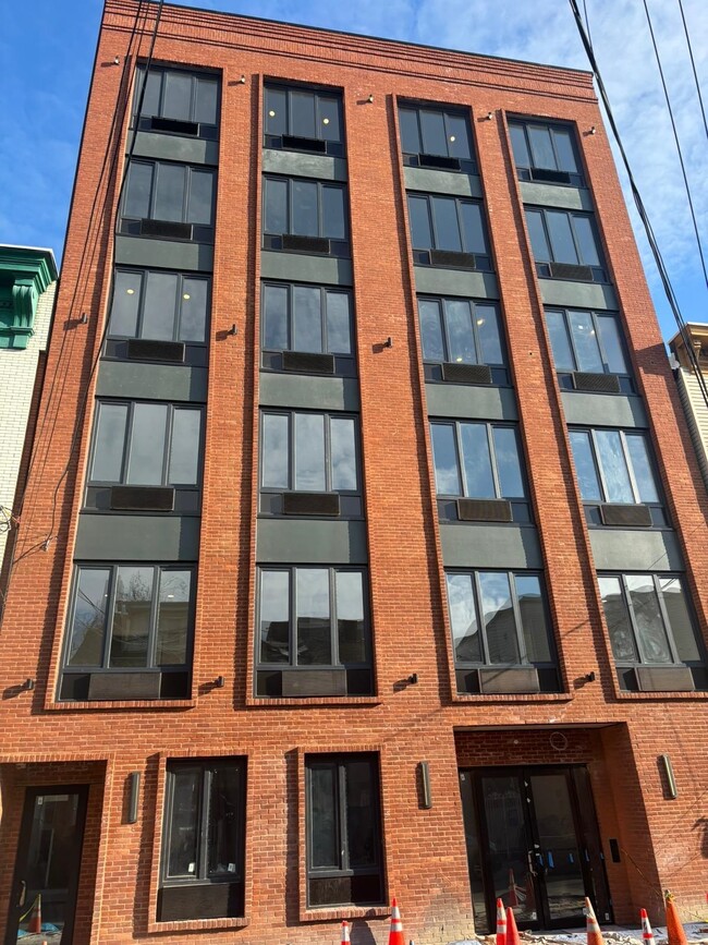 Building Photo - 320 Forrest St