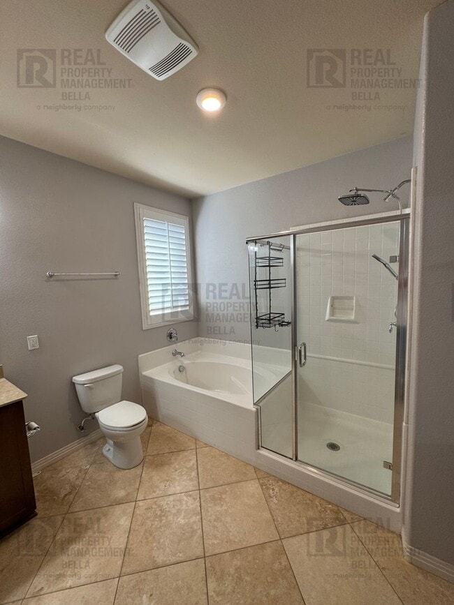 Building Photo - Modern Comfort Meets Resort Living – Gorgeous Single-Story in The Lakes Community