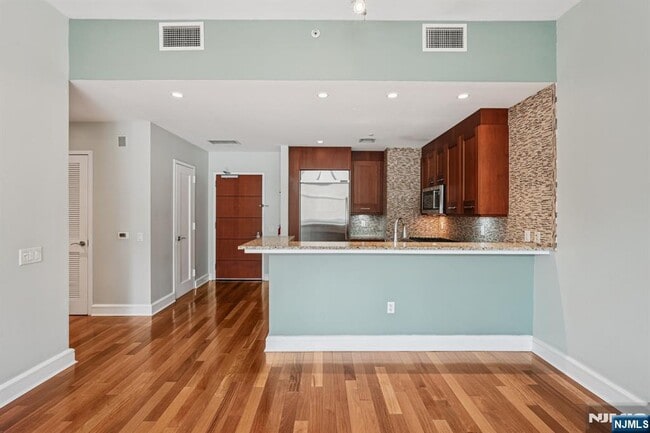 Building Photo - 8100 River 210