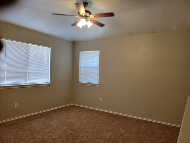 Building Photo - 6055 Green Heather Ln