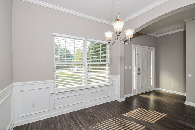 Building Photo - 15 Fieldcrest Dr