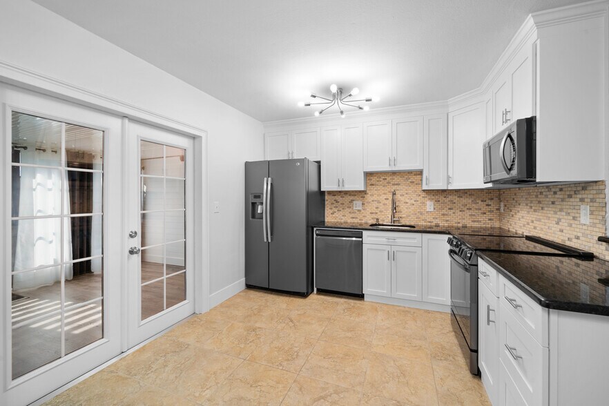 Primary Photo - 11816 Cypress Hill Cir