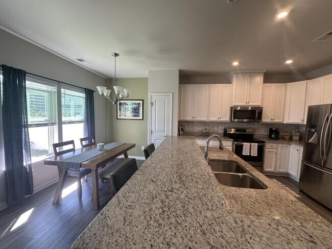 Building Photo - 724 Hezekiah Little Dr