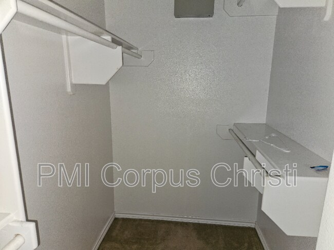 Building Photo - 2337 Handlin Dr