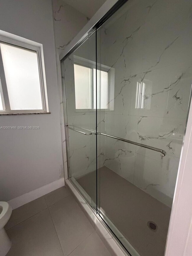 Building Photo - 381 E 50th St