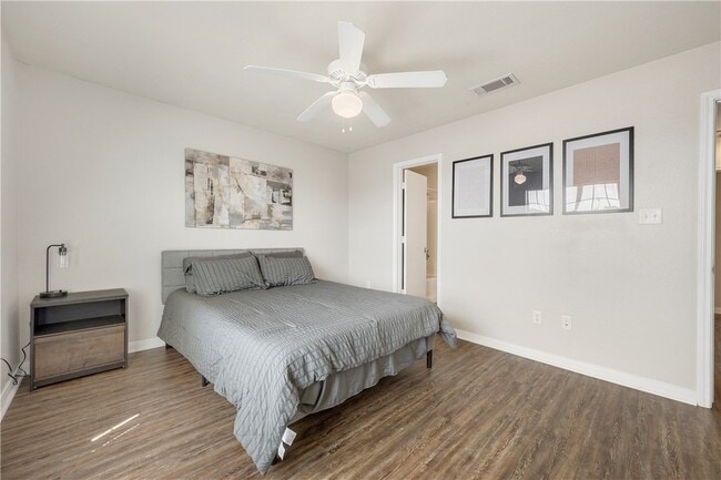 Building Photo - 2919 McLaren Dr