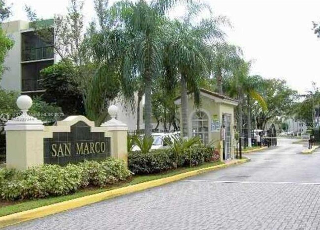 Primary Photo - 8810 Fontainebleau Blvd