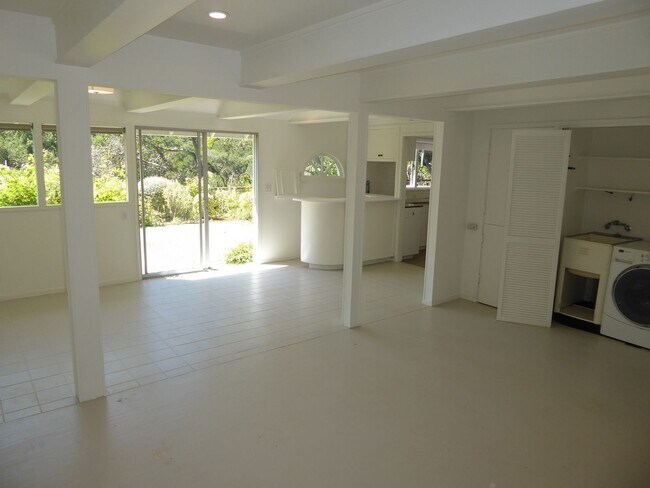 Building Photo - SPACIOUS AND SECLUDED THREE BED / TWO BATH HOME IN ROSS WITH POOL