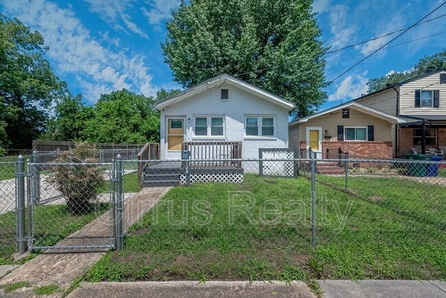 Primary Photo - 1021 32nd St