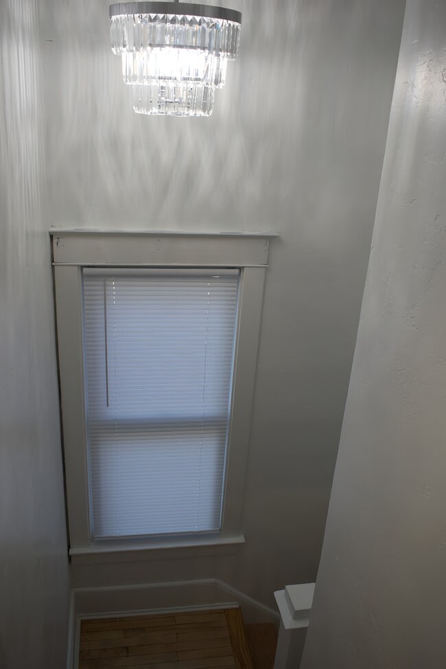 Building Photo - 838 E Washington St