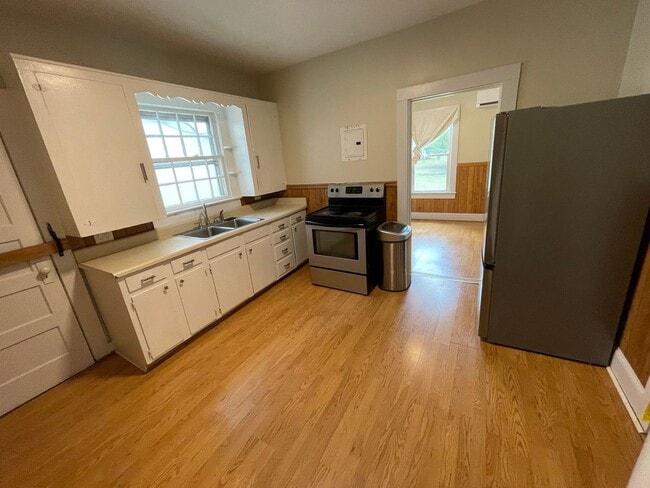 Building Photo - 107 Abernathy St