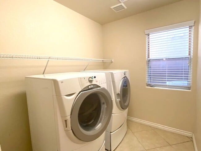 Building Photo - Available on July 31, 2025 For Viewing. Su...