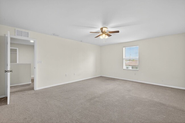 Building Photo - 4 Bedroom Home 2 Story