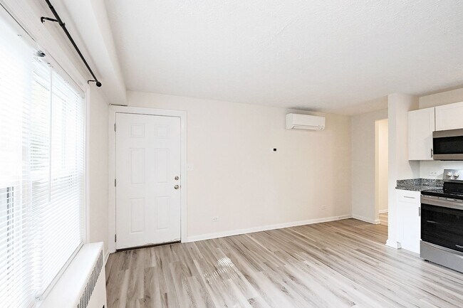 Building Photo - Student-Friendly! Off-Grounds UVA Apartment With Ting Fiber Internet