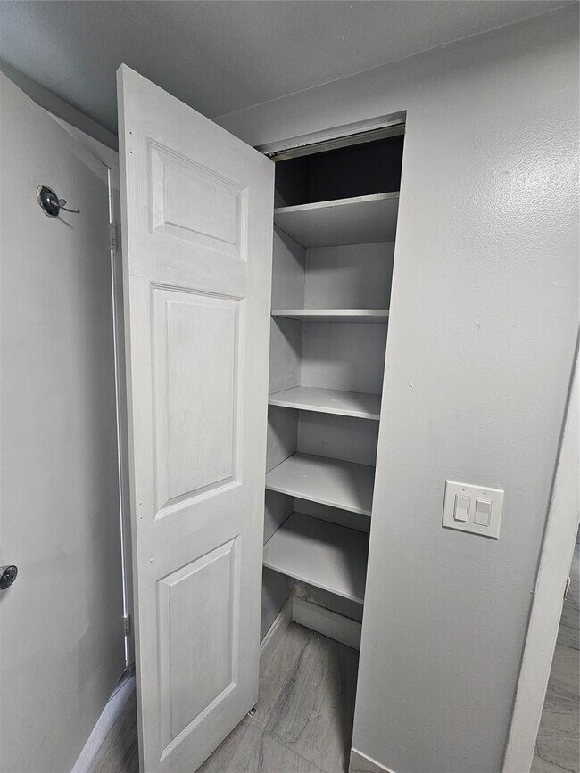 Building Photo - 15600 NW 7th Ave