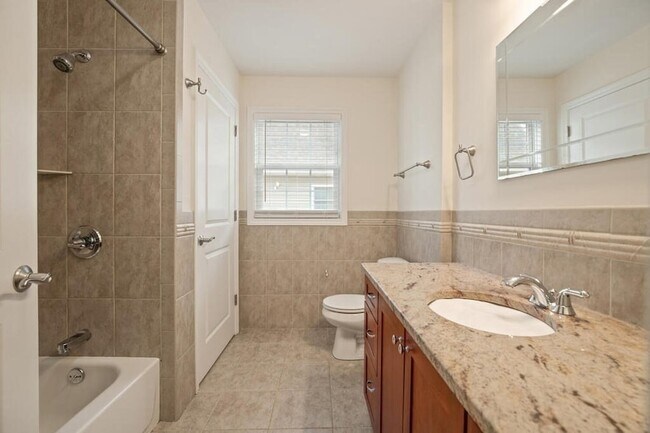 Building Photo - 22 School St