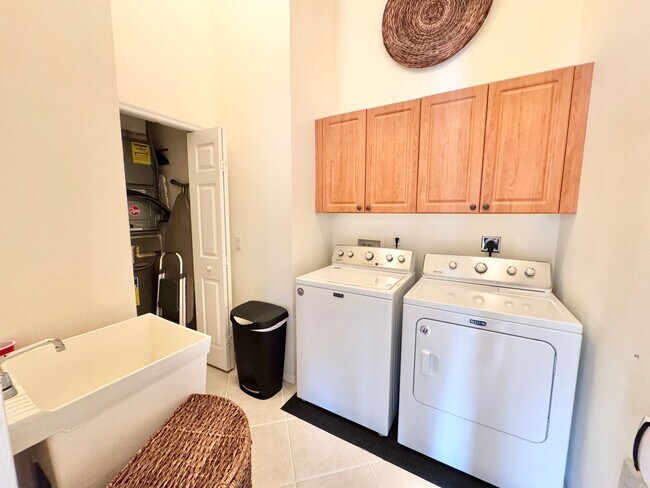 Building Photo - ** FALLING WATERS ** 2 BED / 2 BATH - COND...