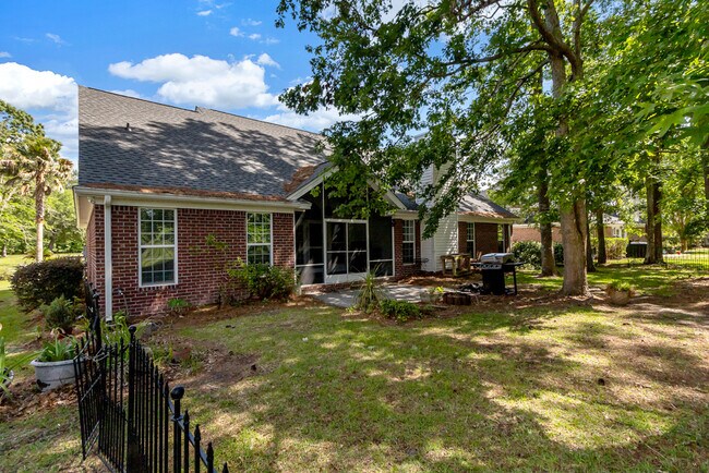 Building Photo - 626 Marsh View Dr